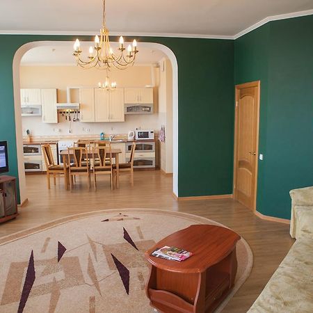 Apartment In 2 Min From Poznyaky Metro Station Kiev Dış mekan fotoğraf