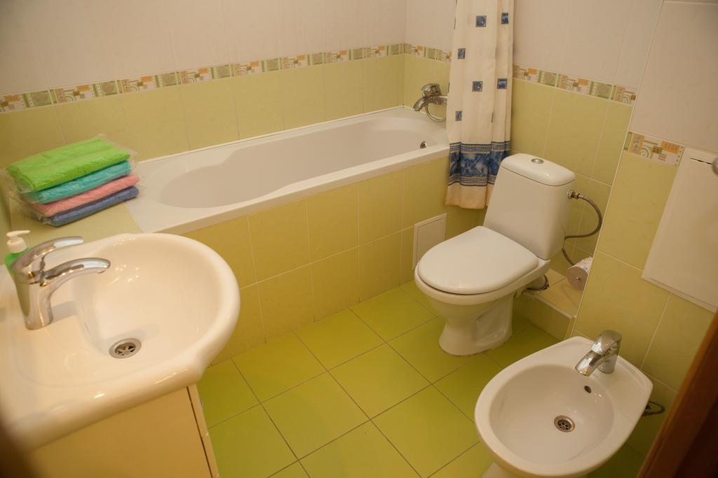 Apartment In 2 Min From Poznyaky Metro Station Kiev Dış mekan fotoğraf