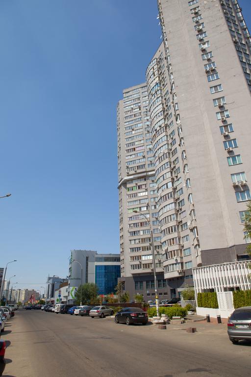 Apartment In 2 Min From Poznyaky Metro Station Kiev Dış mekan fotoğraf