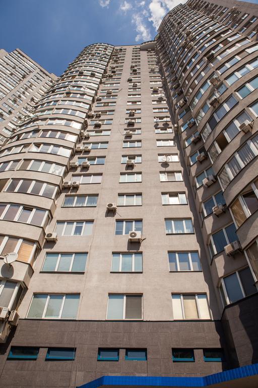 Apartment In 2 Min From Poznyaky Metro Station Kiev Dış mekan fotoğraf