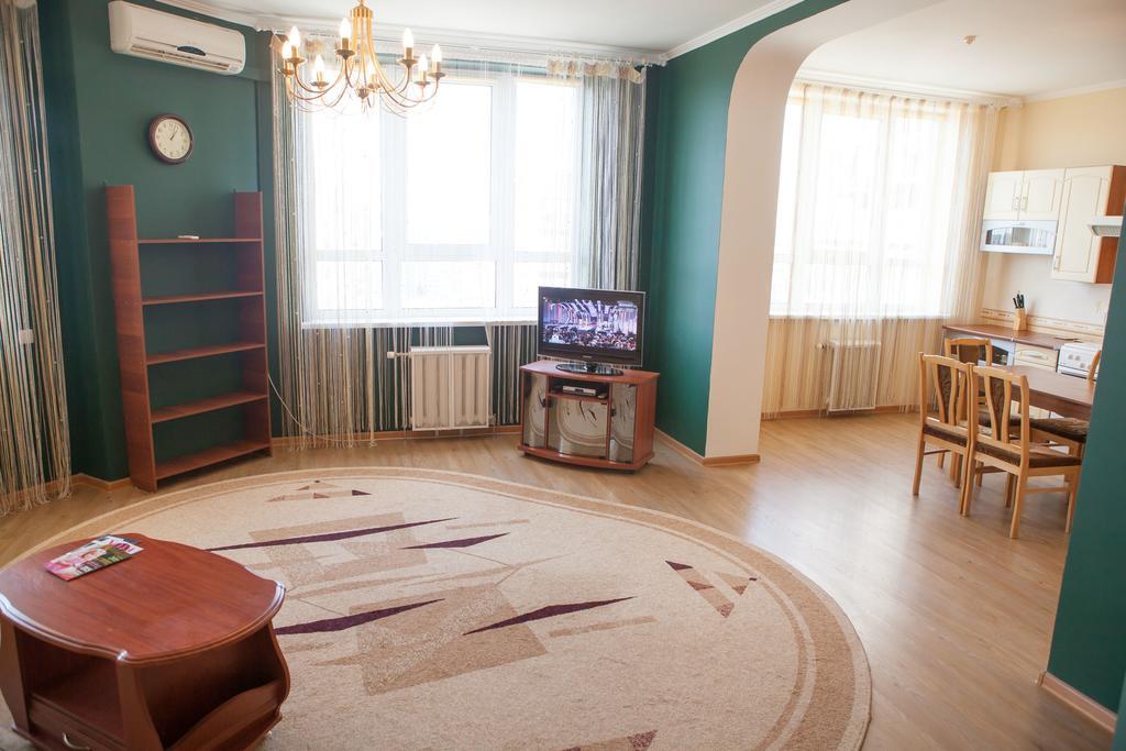Apartment In 2 Min From Poznyaky Metro Station Kiev Dış mekan fotoğraf