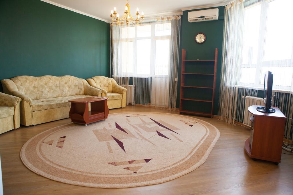 Apartment In 2 Min From Poznyaky Metro Station Kiev Dış mekan fotoğraf